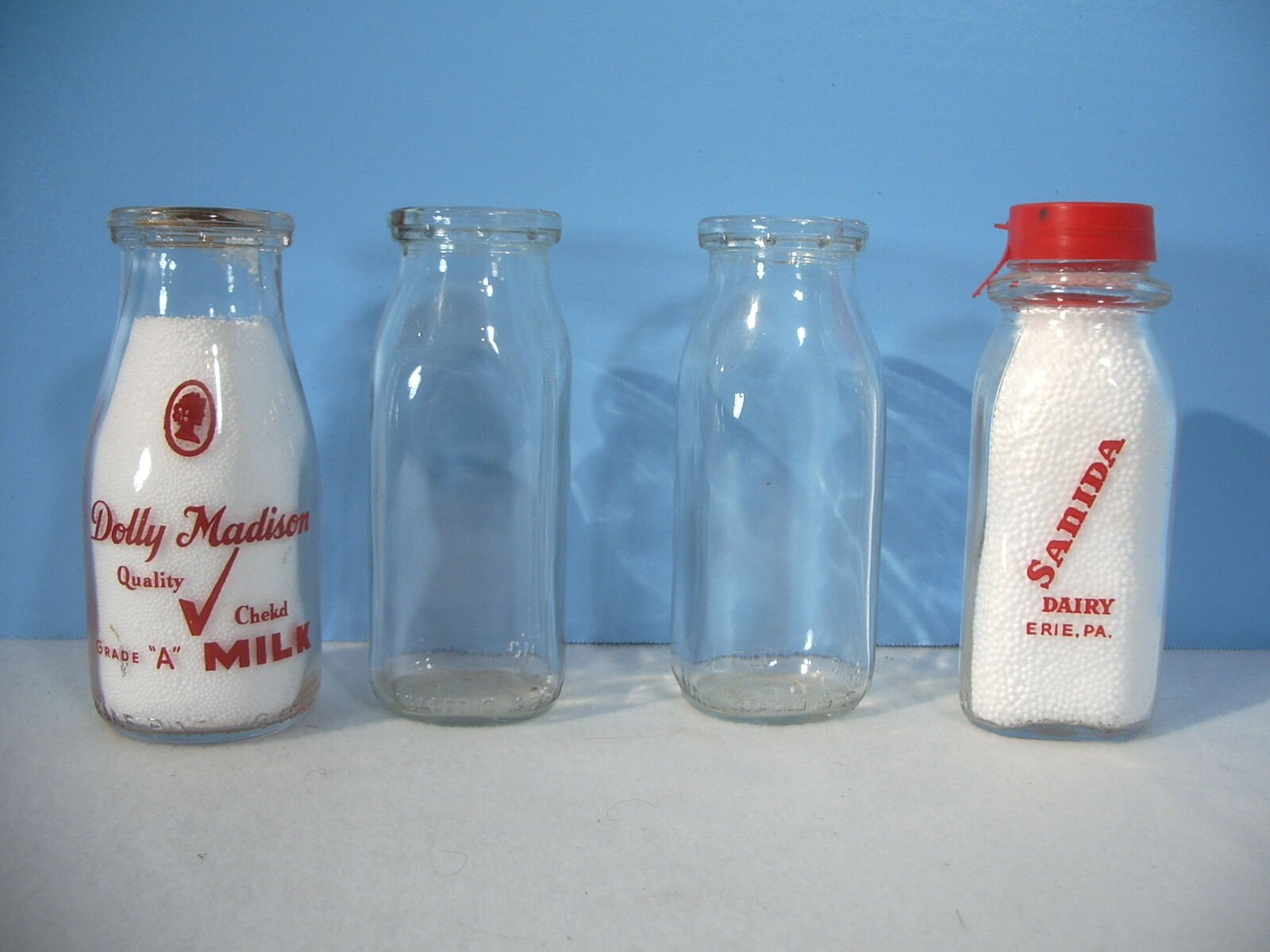 Milk Bottles Glass Half Pint Dolly Madison Cap Sanida Dairy Duraglas Lot of 4 
