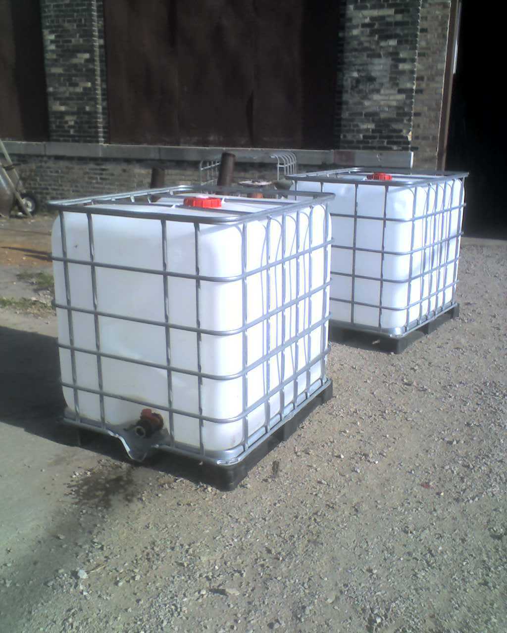 275 gallon IBC tote water storage container tank
