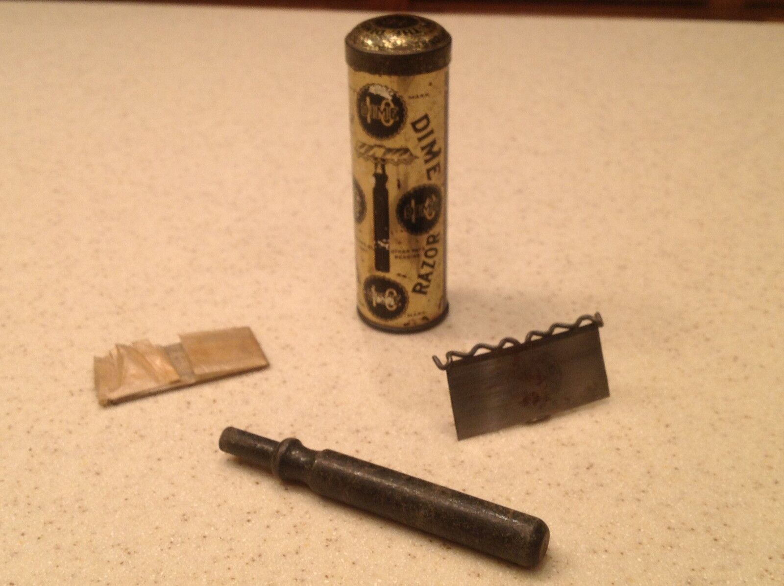 Antique & RARE Find Dime Sfety Razor In Tin Litho Cansiter Pat Date 1907 NICE