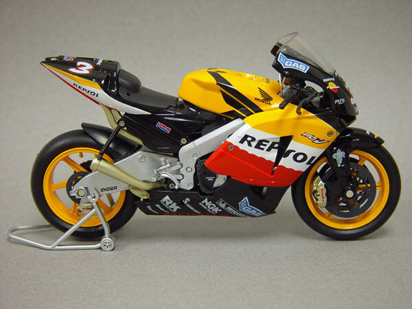 New Ray 1:12 Diecast Repsol Honda RC211V #3 Max Biaggi MotoGP