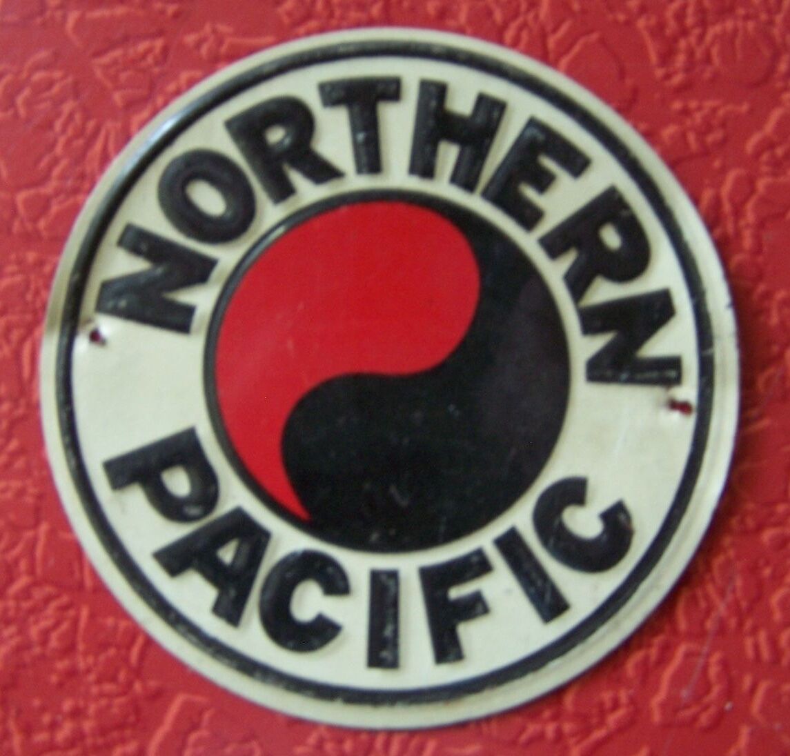 NORTHERN PACIFIC - Mini Metal Train Sign - Post Cereal Prize 1950\'s 