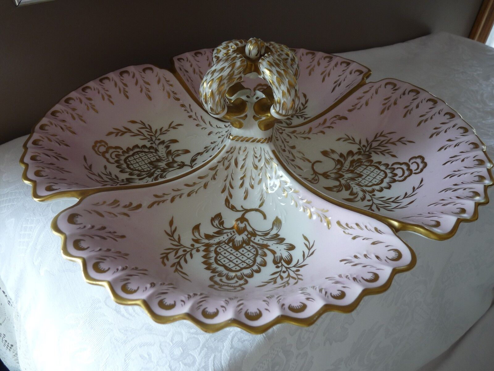 KPM DRESDEN GERMANY Pink 4 Sectional Divided CENTERPIECE TRAY DISH Gold Accents
