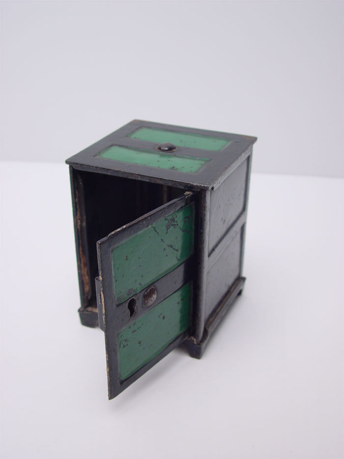 Vintage Locking Safe Cast Iron Still Bank