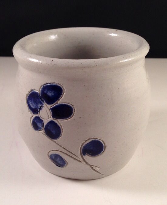 WILLIAMSBURG POTTERY Small Vase STAMPED,GRAY/BLUE FLOWER EUC