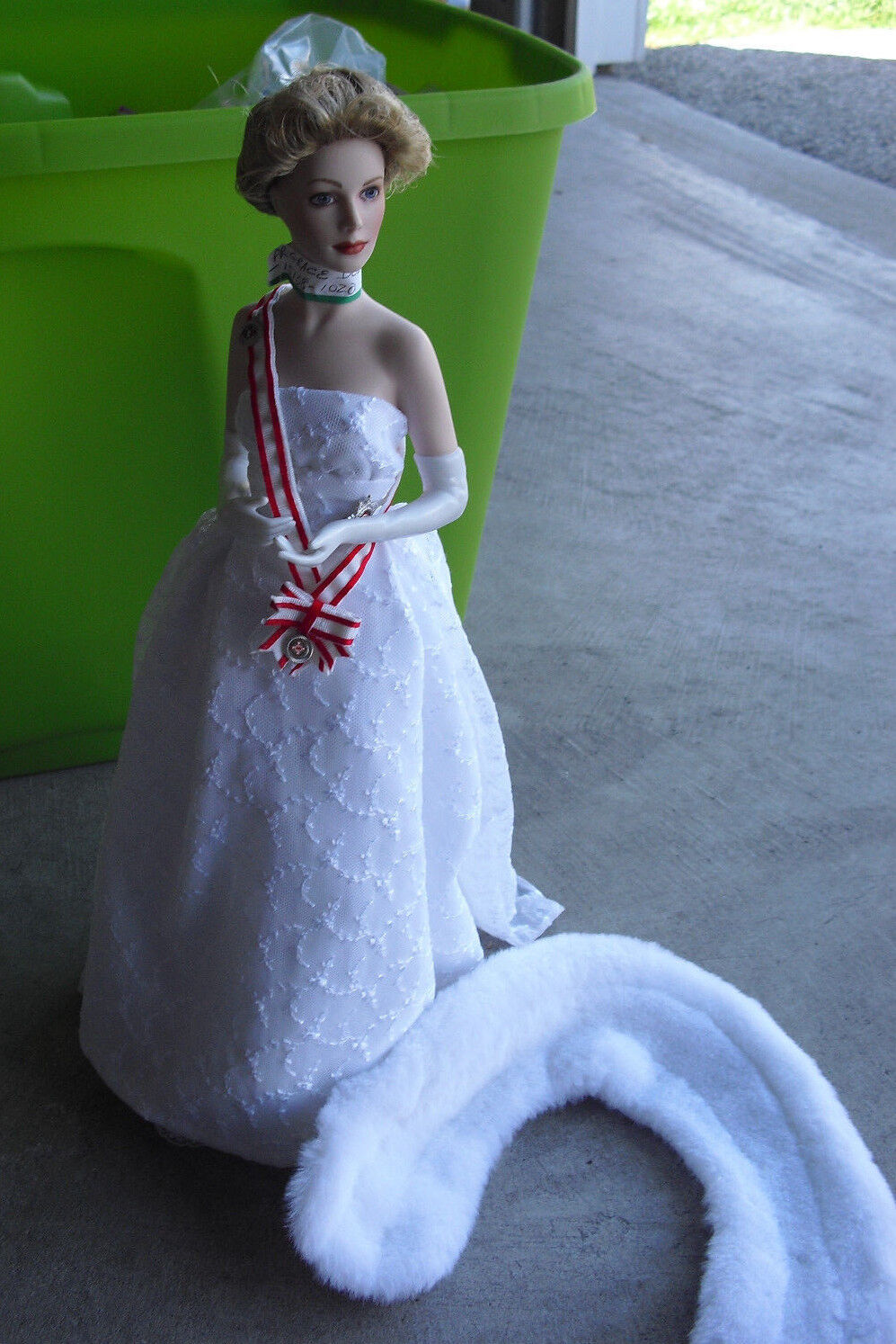 Franklin Mint Porcelain Cloth Princess Grace Coronation Sample Doll 16\