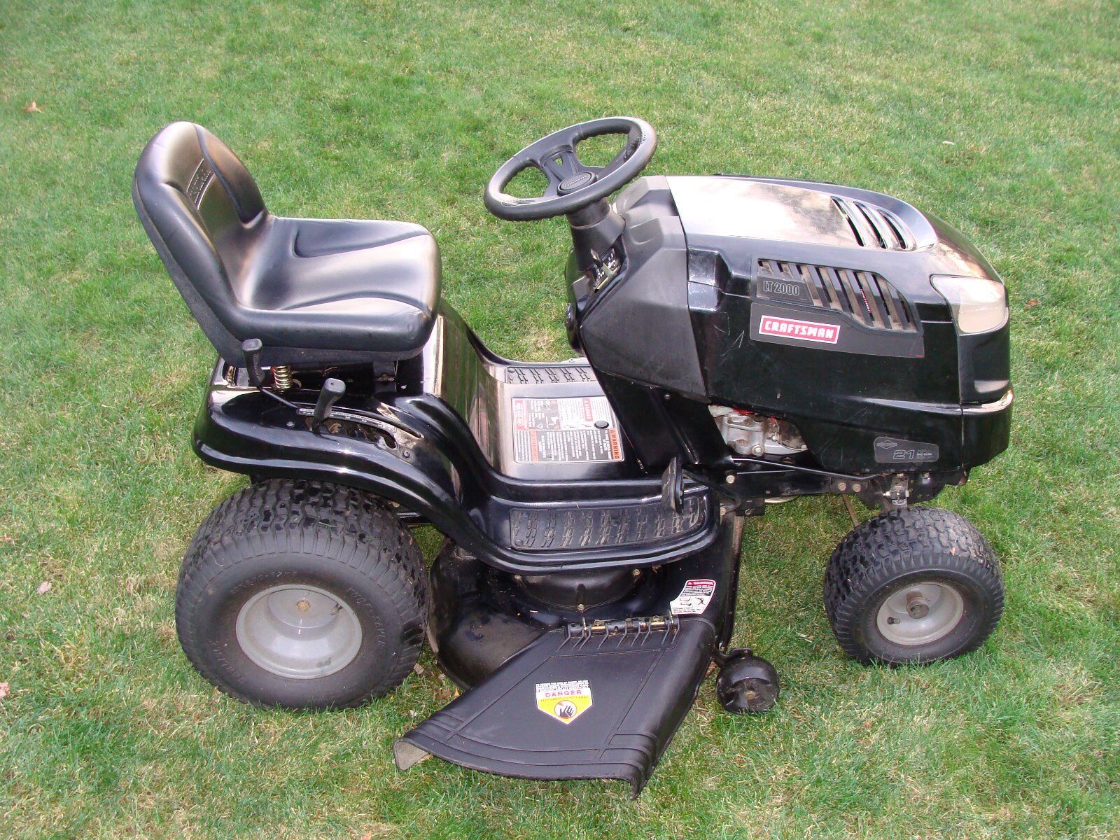 21 HP CRAFTSMAN LAWN TRACTOR RIDING MOWER 46\