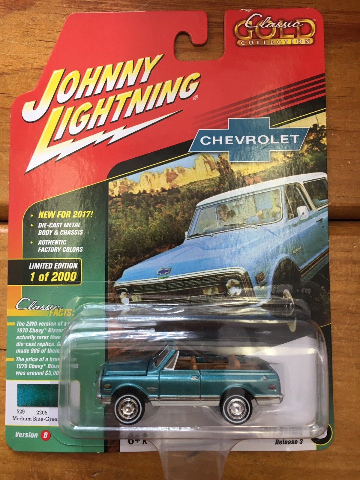 JOHNNY LIGHTNING 1970 CHEVY BLAZER  BLUE CLASSIC GOLD COLLECTION 2017 RELEASE 3