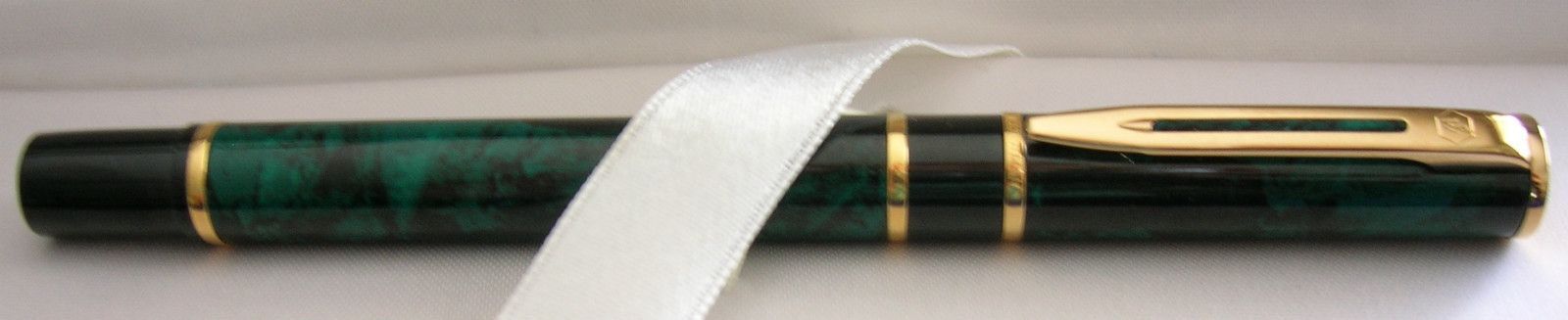 WATERMAN LAUREAT  GREEN MARBLE  FOUNTAIN PEN  MED PT NEW  IN BOX ENGRAVED M.R.T 