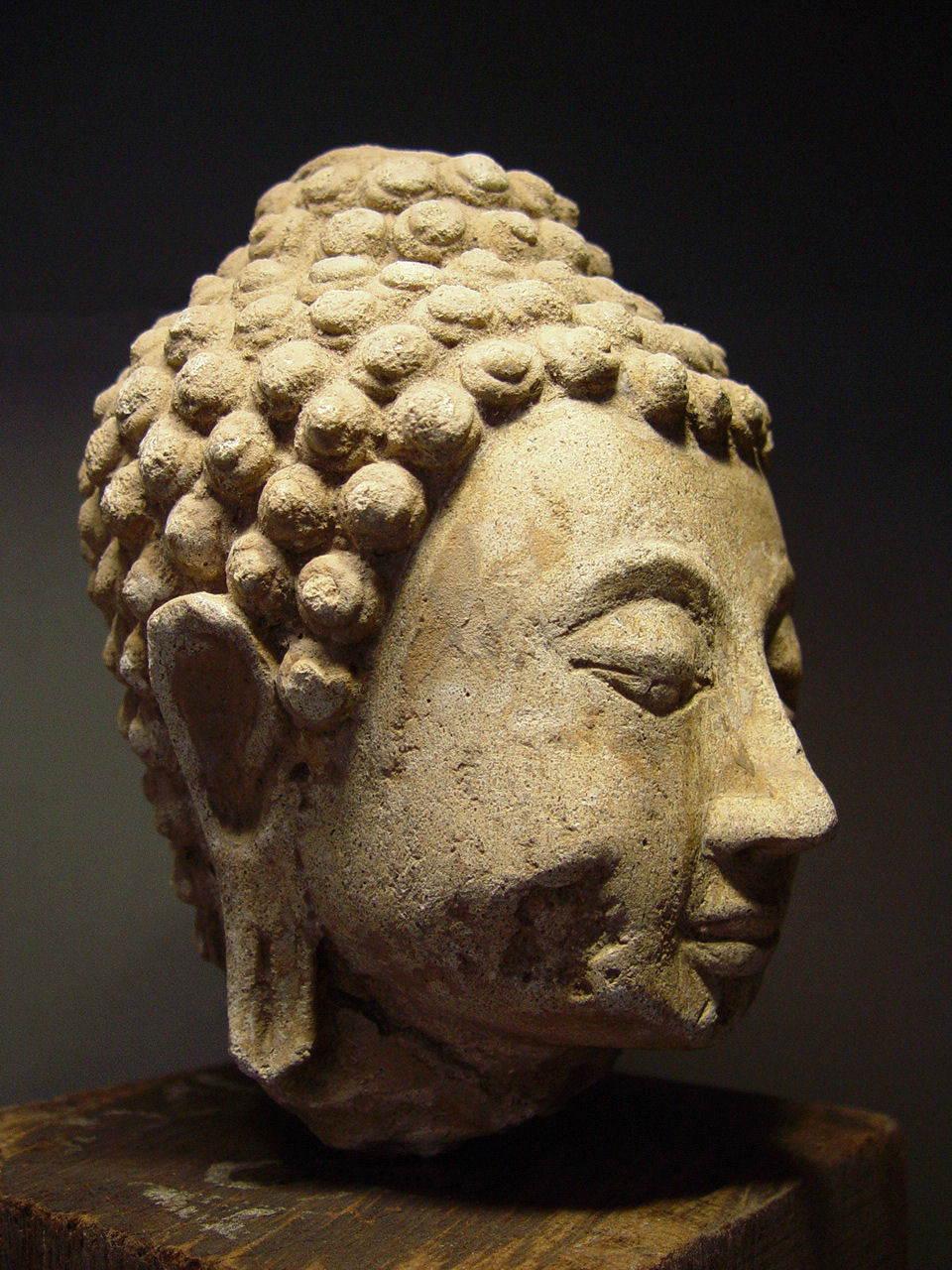ANTIQUE AYUTTHAYA PERIOD STUCCO BUDDHA HEAD, 14-16th C. MUSEUM QUALITY