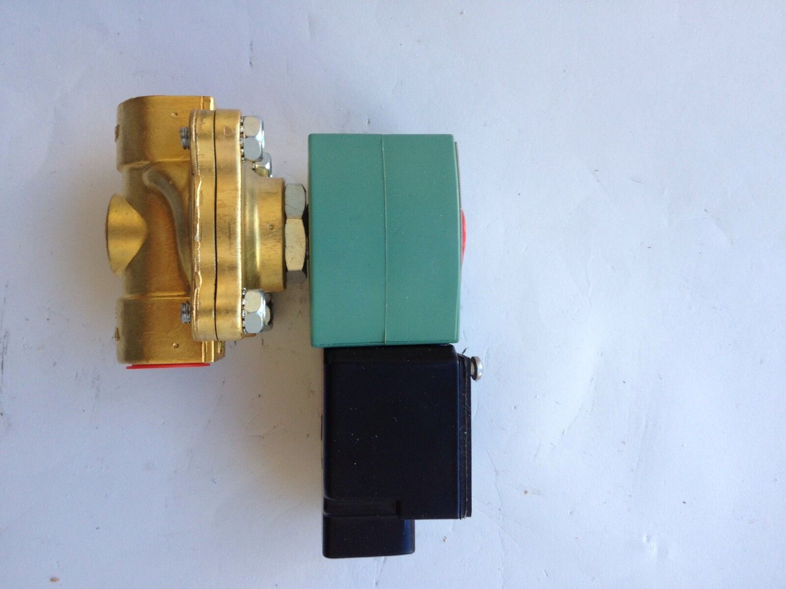 ASCO Red-Hat water solenoid valve.JKF8210G094 1/2 NPT 120V Baxter