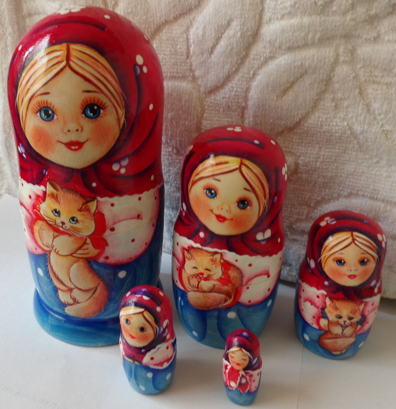 Superb  QUALITY  girl with kitten    RUSSIAN NESTING DOLL 5 PCS  LARGE 6.3* 