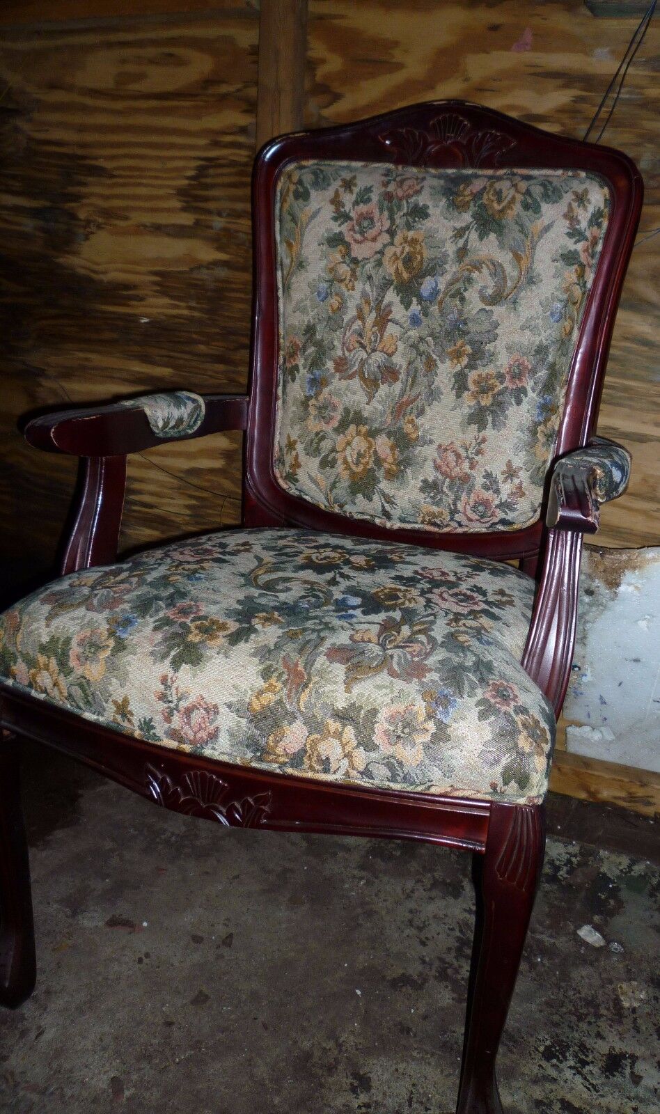 EXCELLENT CONDITION UPHOLSTERED WOODEN CHAIRS
