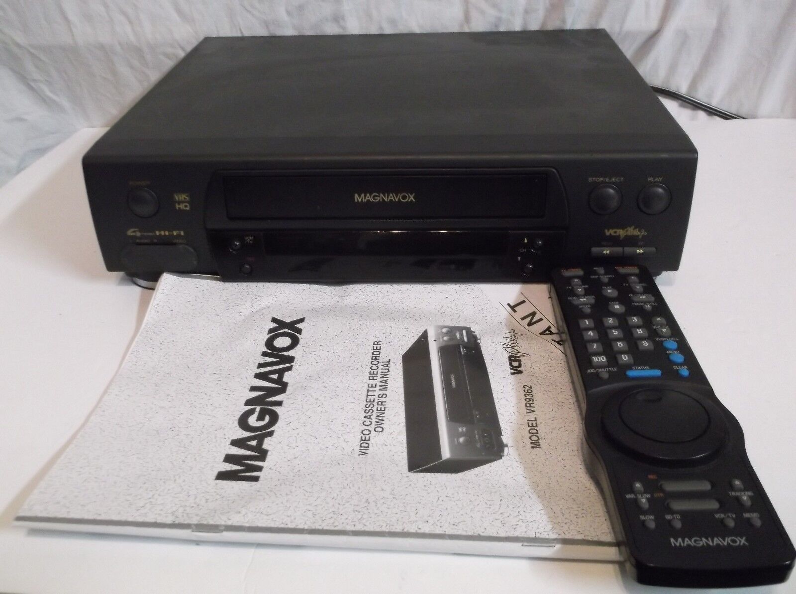 Magnavox VR9362 Video Cassette Recorder VCR plus Remote & owner\'s Manual 4 head 