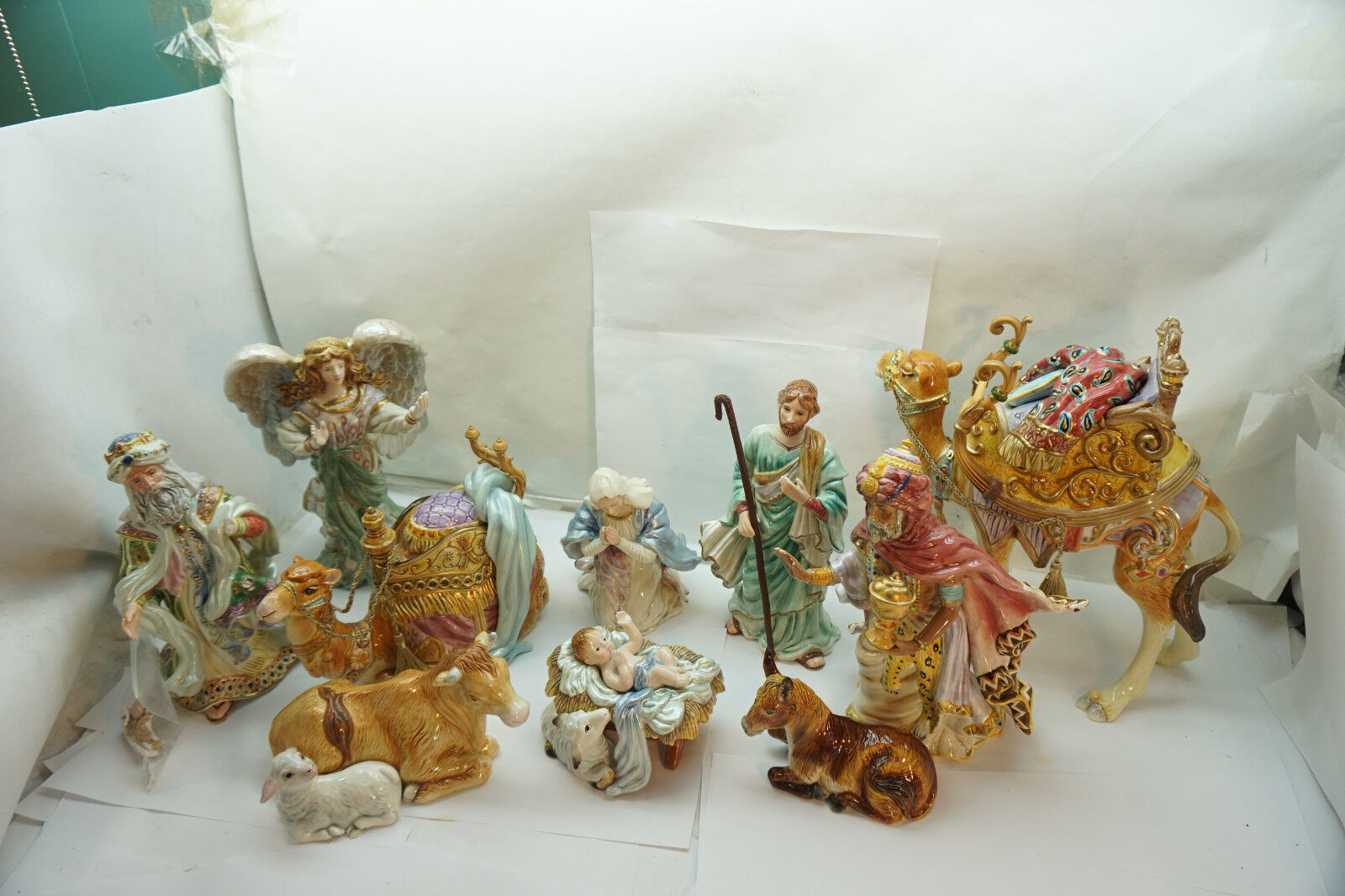 FITZ AND FLOYD NATIVITY FIGURINES LOT 8 STANDING SITTING CAMELS OX/SHEEP KING