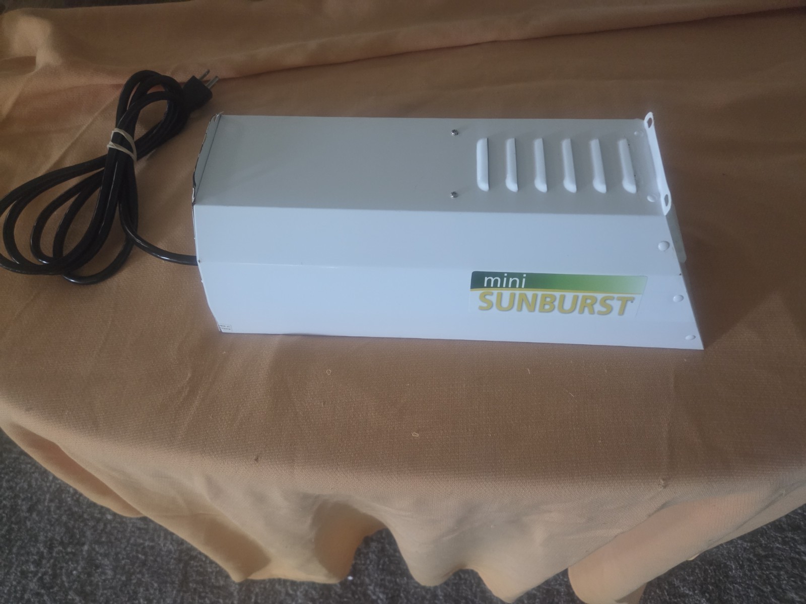 HYDROFARM Mini Sunburst SBMM150S High Intensity Sodium Lighting System NO BULB HYDROFARM Mini Sunburst SBMM150S High Intensity Sodium Lighting System NO BULB